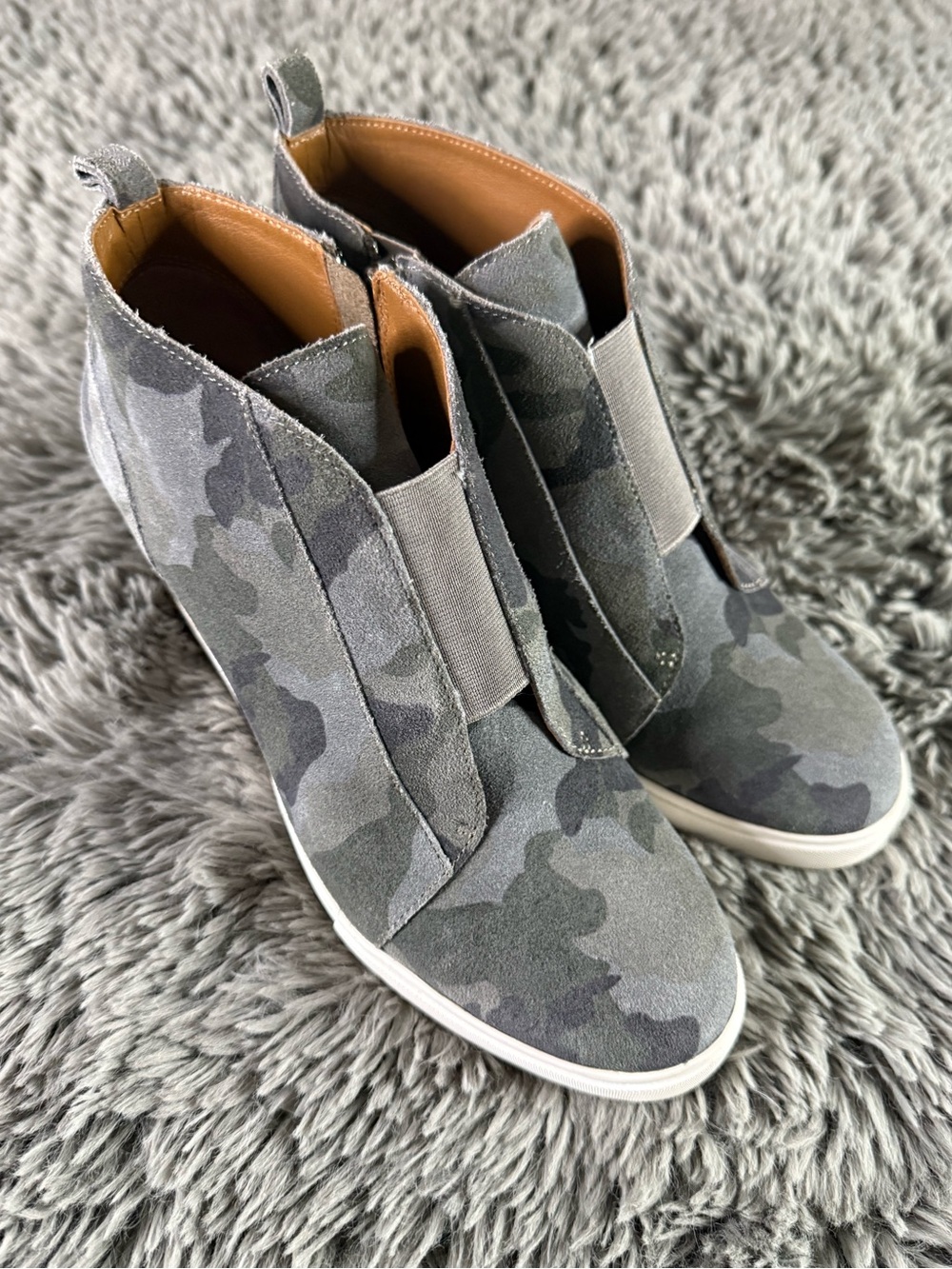 Linea Paolo Paolo Gray Camo Suede Ankle Booties Women’s Size 7.5 Zip Slip On